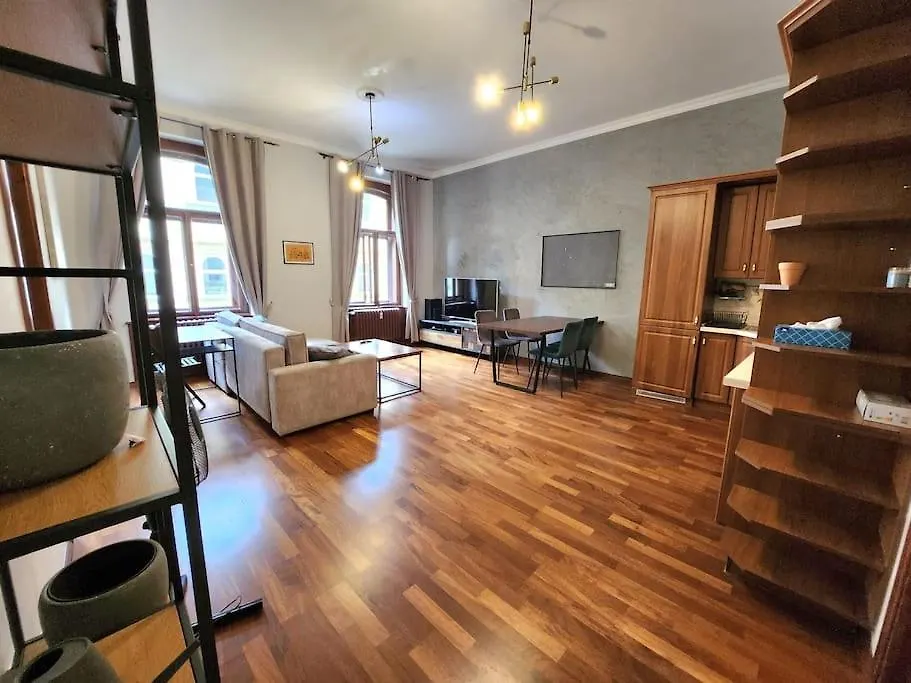 Spacious Apartment 6Min From The Dancing House プラハ 0*,  チェコ